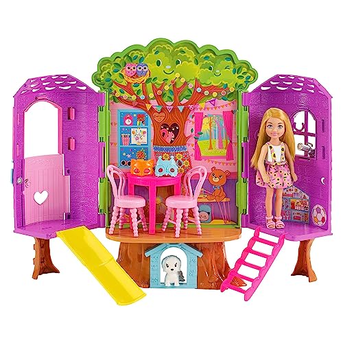 Barbie - Chelsea-Puppe und Baumhaus-Spielset mit Hündchen mit Möbeln, Rutsche und mehr als 10 Zubehörteile für endlosen kreativen Spielspaß, für Kinder ab 3 Jahren, HPL70 von Barbie