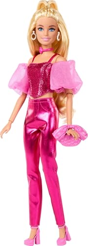 Barbie Deluxe Style-Puppe #5 in rosafarbenem Metallic-Outfit, blond, mit glitzerndem Korsett-Top und glänzender Hose mit Accessoires wie Einer rosafarbenen Kette und Einer Handtasche, JFP40 Barbie Deluxe Style-Puppe #5 in rosafarbenem Metallic-Outfit, blond, mit glitzerndem Korsett-Top und glänzender Hose mit Accessoires wie Einer rosafarbenen Kette und Einer Handtasche, JFP40 von Barbie
