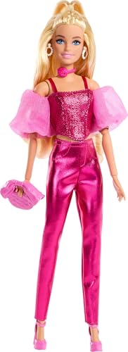 Barbie Deluxe Style-Puppe #5 in rosafarbenem Metallic-Outfit, blond, mit glitzerndem Korsett-Top und glänzender Hose mit Accessoires wie Einer rosafarbenen Kette und Einer Handtasche, JFP40 Barbie Deluxe Style-Puppe #5 in rosafarbenem Metallic-Outfit, blond, mit glitzerndem Korsett-Top und glänzender Hose mit Accessoires wie Einer rosafarbenen Kette und Einer Handtasche, JFP40 von Barbie