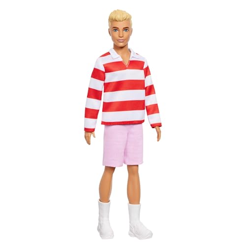 Barbie Fashionistas Ken-Puppe Nr. 241 mit blonden Haaren und einem rot-weiß gestreiftem Polohemd mit rosafarbener kurzer Hose, weißen Crew-Socken und Sneakern, HYV01 von Barbie