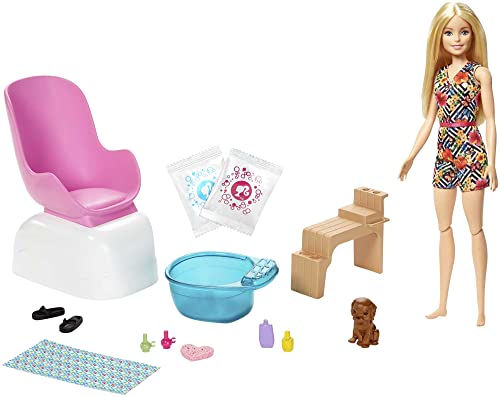 Barbie GHN07 - Mani- Pediküre Spielset mit Puppe (blond), Hündchen, Fußbad und Zubehör, 2 Päckchen Brausepulver für Schaumbad, Farbwechseleffekt auf den Fingernägeln, Geschenk für Kinder ab 3 Jahren von Barbie