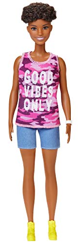 Barbie GHP98 Fashionistas Puppe im pinken Camouflage Tanktop von Barbie