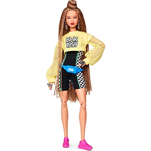 Barbie GHT91 BMR 1959 Streetwear Signature bewegliche Puppe mit geflochtenem Haar und Radlerhose, inkl. Accessoires und Puppenständer von Barbie