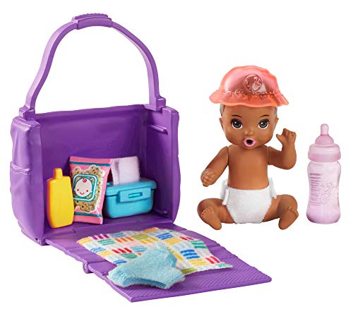 Barbie GHV86 - Skipper Babysitters Inc. Fütter- und Wickel Spielset, Baby-Puppe mit Farbwechselfunktion, Wickeltasche und Zubehör, Spielzeug ab 3 Jahren Barbie GHV86 - Skipper Babysitters Inc. Fütter- und Wickel Spielset, Baby-Puppe mit Farbwechselfunktion, Wickeltasche und Zubehör, Spielzeug ab 3 Jahren von Barbie