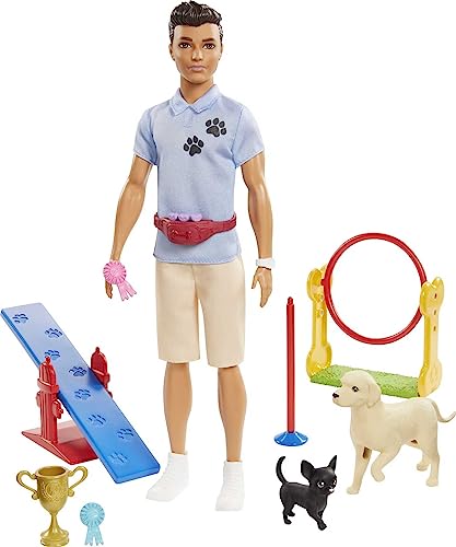 Barbie GJM34 - Ken Hundetrainer-Puppe mit Spielset, Zwei Hunde-Figuren, Hula-Hoop-Reifen, Gleichgewichtsstange, Sprunghürde, Pokal und Zwei Siegerschleifen, Spielzeug Geschenk für Kinder ab 3 Jahren von Barbie