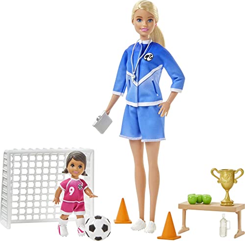 Barbie GLM47 -Fußballtraining-Spielset mit Fußballtrainerin-Puppe (blond), Schülerinpuppe und Zubehör: Fußball, Klemmbrett, Tornetz, Kegel, Bank +mehr, Spielzeug für Kinder ab 3 Jahren von Barbie