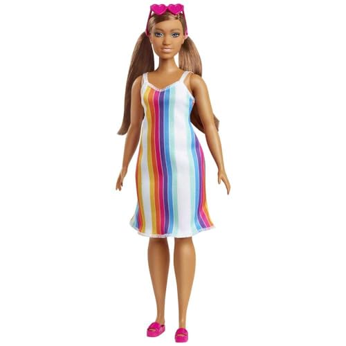 Barbie GRB38 - Loves the Ocean Puppe im Regenbogenkleid (ca. 30 cm groß, kurvig, brünett), aus recyceltem Kunststoff, mit Mode und Zubehörteilen, Spielzeug Geschenk für Kinder von 3 bis 7 Jahren von Barbie