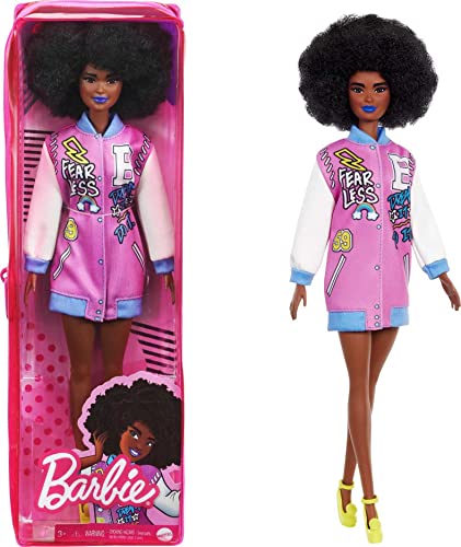 Barbie GRB48 - Fashionistas Puppe mit Letterman Jacke, Spielzeug für Kinder von 3 bis 8 Jahren Barbie GRB48 - Fashionistas Puppe mit Letterman Jacke, Spielzeug für Kinder von 3 bis 8 Jahren von Barbie