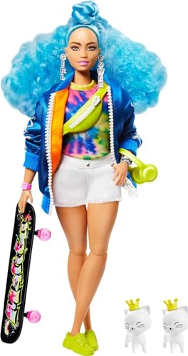 Barbie GRN30 Extra Puppe mit blauen Haaren und Skateboard von Barbie