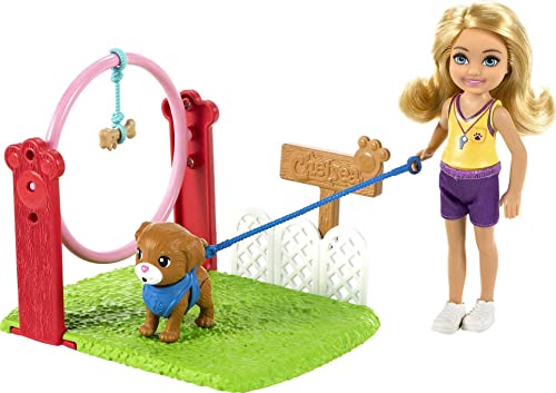 Barbie GTN62 - Chelsea-Karrierepuppe Blonde Chelsea-Puppe und Hundetrainerin-Spielset, Spielzeug ab 3 Jahren von Barbie