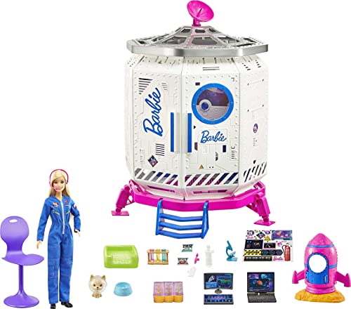 Barbie GXF27 - Weltraumabenteuer Raumstation, Raumfahrtpuppe, Hündchen, Arbeitsstation, Weltraumszenen, 20 Zubehörteile, Spielzeug Geschenk für Kinder ab 3 Jahren von Barbie