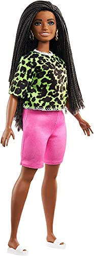 Barbie GYB00 - Fashionistas Puppe 144 (brünett) mit grünem Oberteil im Leoparden-Look, pinken Shorts, weißen Sandalen und Ohrringen, Spielzeug Geschenk für Kinder ab 3 Jahren von Barbie