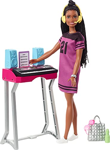 Barbie GYG40 - „Bühne Frei für große Träume“ Brooklyn Barbie Puppe (ca. 30 cm groß, mit braunen Zöpfen) und Musiksstudio-Spielset mit Keyboard und Zubehörteilen, Geschenk für Kinder von3 bis 7 Jahren von Barbie