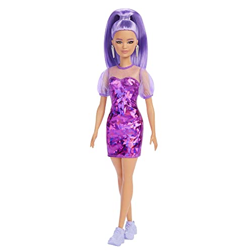Barbie HBV12 - Fashionistas Puppe, zierlich, langes lila Haar & lila Metallic-Kleid, durchsichtiges Oberteil & Ärmel, lila Sneakers, Spielzeug Geschenk für Kinder ab 3 Jahren von Barbie