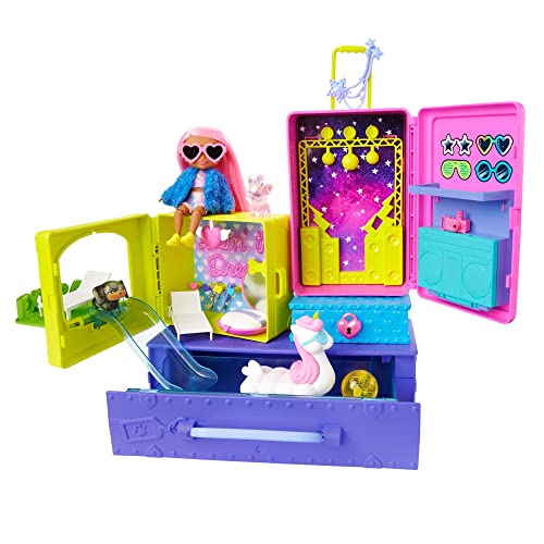 Barbie HDY91 - Extra Haustiere & Minis Reise-Spielset mit 2 Haustier-Welpen & exklusiver Puppe, Pool, Rutsche, Partyraum & Zubehör, Spielzeug Geschenk für Kinder ab 3 Jahren von Barbie