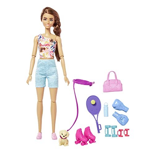 BARBIE - Brünette Puppe mit geblümtem Top, Radlerhose und Sneakern, inklusive Hündchen und Fitness-Accessoires wie Hanteln, Rollschuhe und Tennisschläger, für Kinder ab 3 Jahren, HKT91 von Barbie