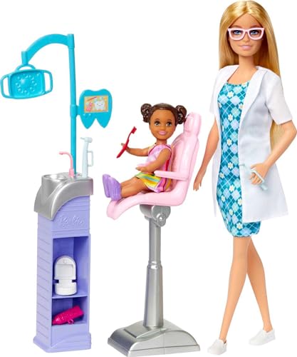 Barbie Zahnärztin-Puppe - Zahnarztpraxis-Spielset mit 2 Puppen, Behandlungsstuhl, Instrumentenwagen und Zubehörteilen für EIN strahlendes Lächeln und grenzenlosen Spielspaß, HKT69 von Barbie