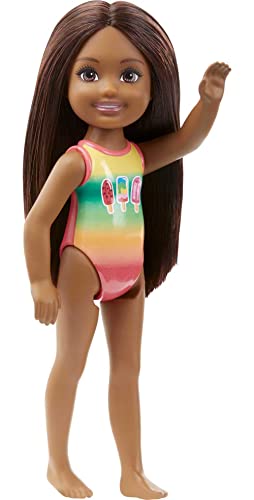 Barbie Mattel GHV56 - Beach Puppe Chelsea im Rainbow Design von Barbie