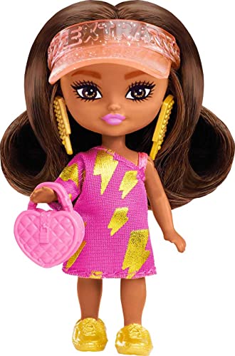 Barbie-Puppe, Extra Mini Minis brünette Puppe mit Visier und Kleid mit Blitzmuster, Kinderspielzeug, Kleidung und Accessoires, HPH20 Barbie-Puppe, Extra Mini Minis brünette Puppe mit Visier und Kleid mit Blitzmuster, Kinderspielzeug, Kleidung und Accessoires, HPH20 von Barbie