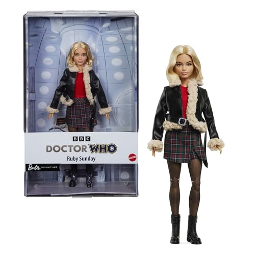 Barbie Ruby Sunday Puppe, Dr. Who Sammelfigur, inspiriert durch die 14. Staffel der Serie, mit Puppenständer und Echtheitszertifikat, HRM78 Barbie Ruby Sunday Puppe, Dr. Who Sammelfigur, inspiriert durch die 14. Staffel der Serie, mit Puppenständer und Echtheitszertifikat, HRM78 von Barbie
