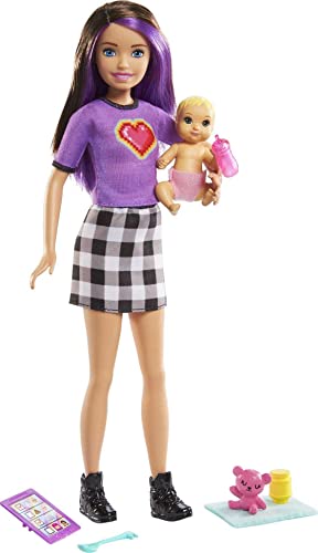 Barbie Skipper Babysitter Inc, Skipper mit braunen und lila Haaren, Baby mit blonden Haaren, Barbie Zubehör, Löffel, Flasche, insgesamt 2 Puppen, Geschenk für Kinder, Spielzeug ab 3 Jahre,GRP11 von Barbie