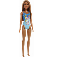 MATTEL HDC51 Barbie Beach — Dunkelhäutige Puppe mit Blumen, Blauer Badeanzug von Barbie