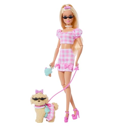 Barbie Twinning Looks Puppe mit Hündchen im Partnerlook mit rosa Gingham-Outfits und Accessoires wie Sonnenbrillen, Halsketten und Schleifen, blond, JFP36 Barbie Twinning Looks Puppe mit Hündchen im Partnerlook mit rosa Gingham-Outfits und Accessoires wie Sonnenbrillen, Halsketten und Schleifen, blond, JFP36 von Barbie