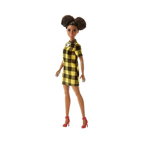 Mattel Barbie FJF45 Fashionista Puppe im gelb-schwarzen Karo Hemdkleid von Barbie