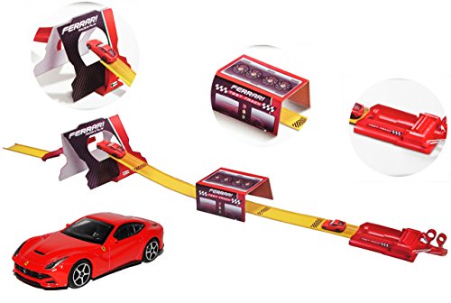 Bburago Teststrecke Spielwelt mit Sprungschanze und Abschussrampe - Inklusive 1 Modellauto - riesige 130 cm lang 1/64 Modell Auto mit individiuellem Namen von Bburago