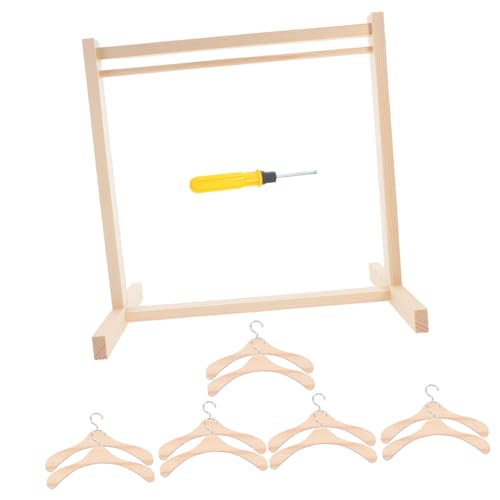 Beaupretty Holzpuppen Kleiderständer mit Kleiderbügeln Stabiles Tragbares Puppen Outfit Regal für Verschiedene Elegantes Design zur Aufbewahrung und Präsentation von Puppenkleidern von Beaupretty