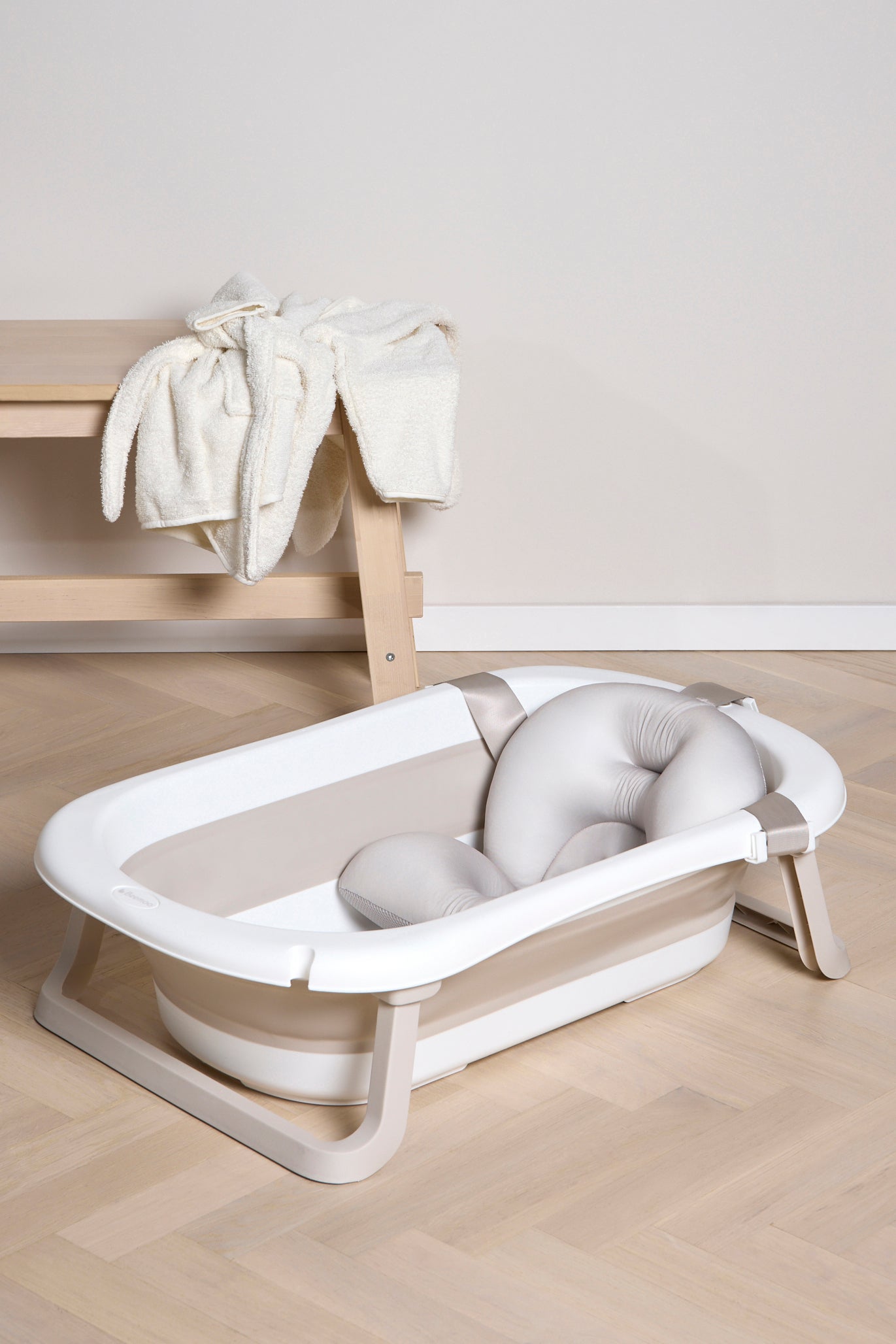 Beemoo CARE Assist Badewanne inkl. Badestütze, Beige von Beemoo