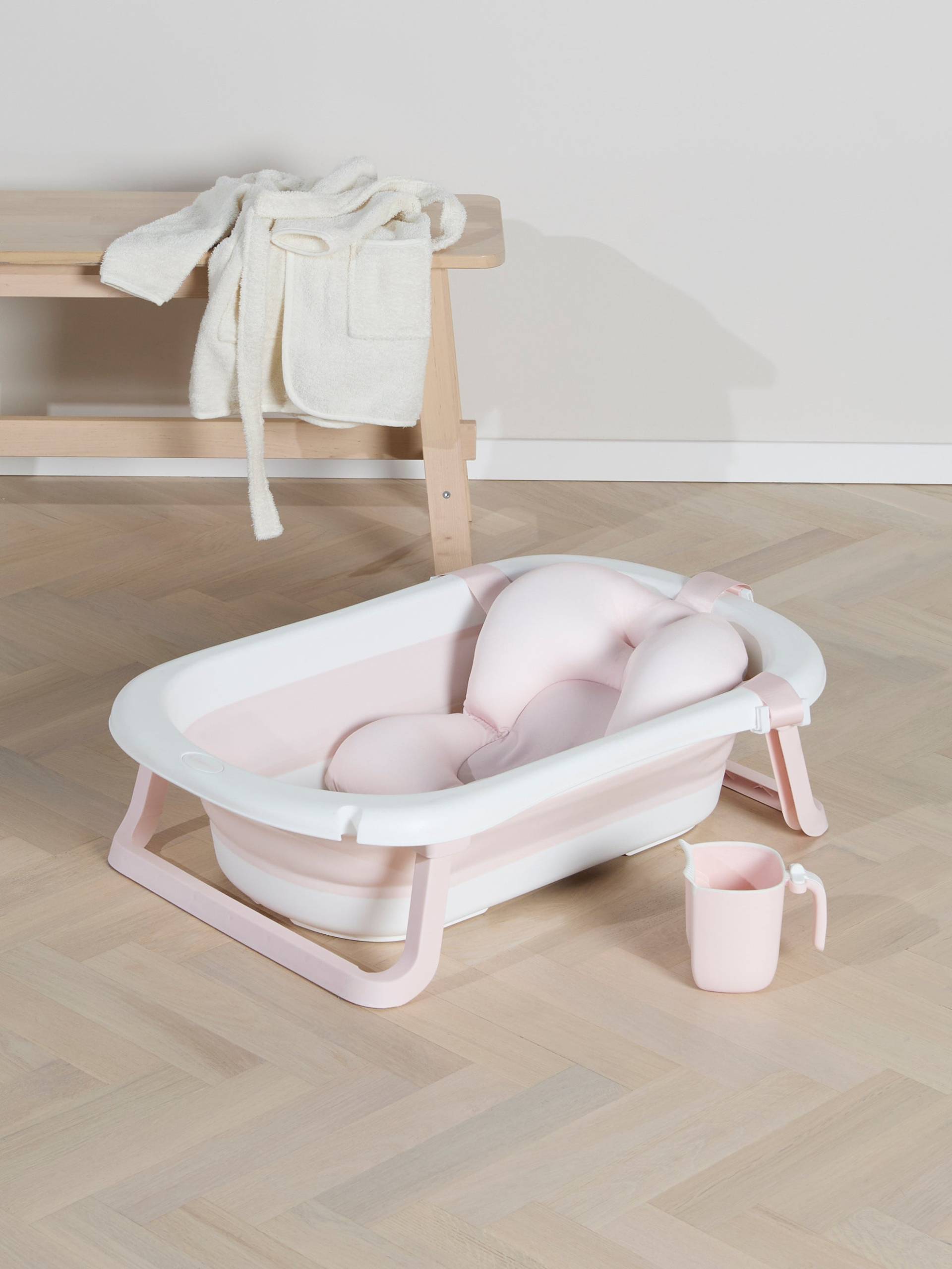 Beemoo CARE Assist Badewanne inkl. Badestütze &  Duschkanne, Pink von Beemoo