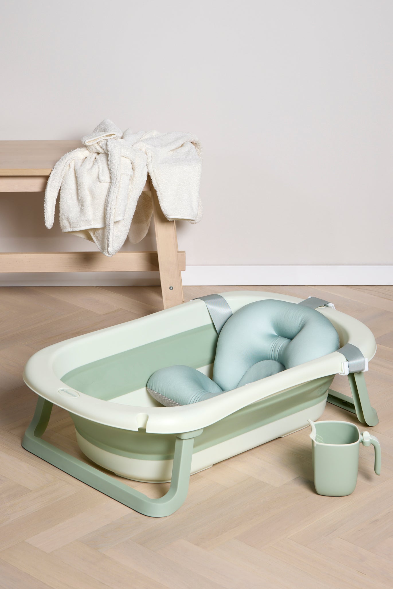 Beemoo CARE Assist Badewanne inkl. Badestütze & Duschkanne, Soft Green Beemoo CARE Assist Badewanne inkl. Badestütze & Duschkanne, Soft Green von Beemoo