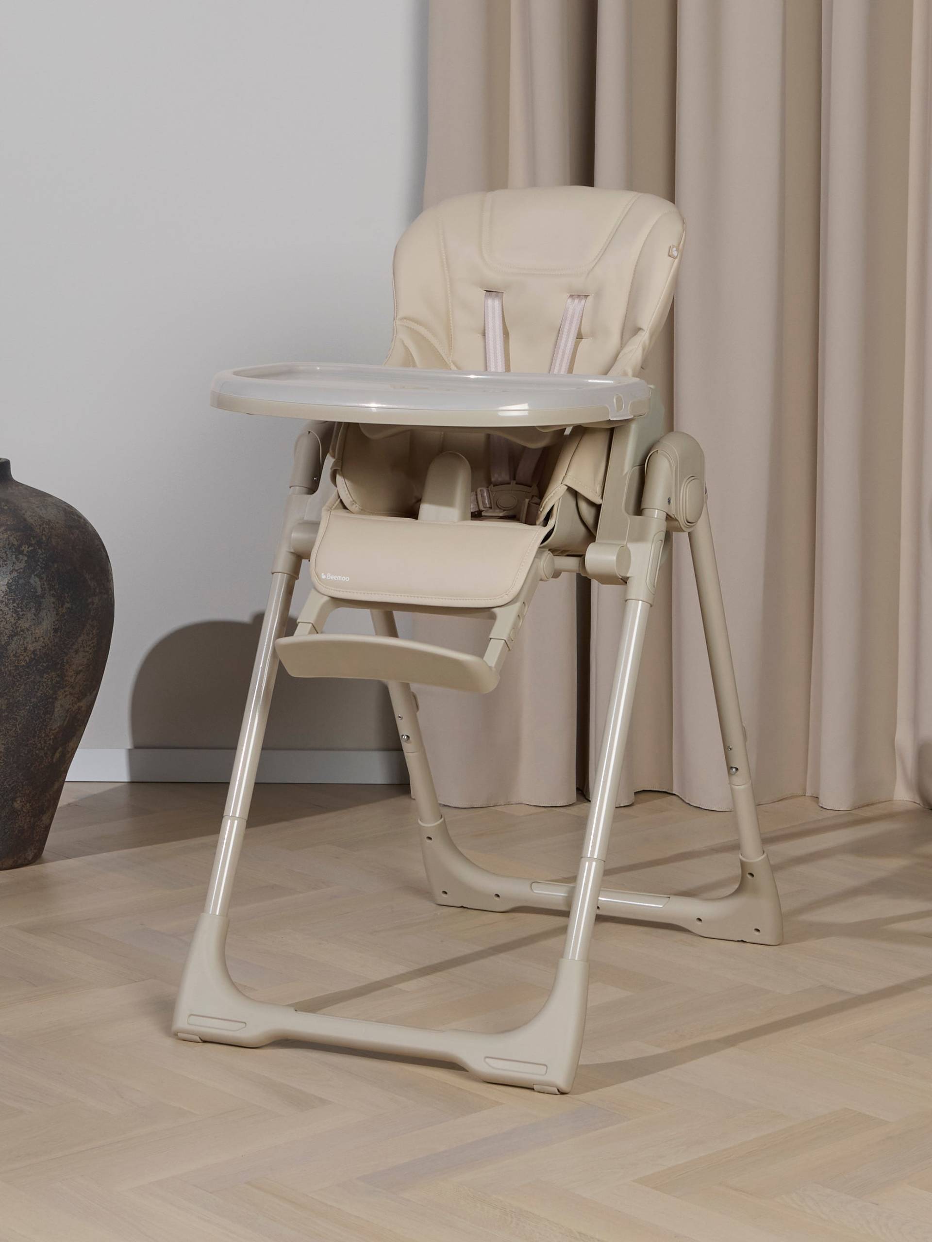 Beemoo CARE Dine Hochstuhl, Truffle Beige von Beemoo