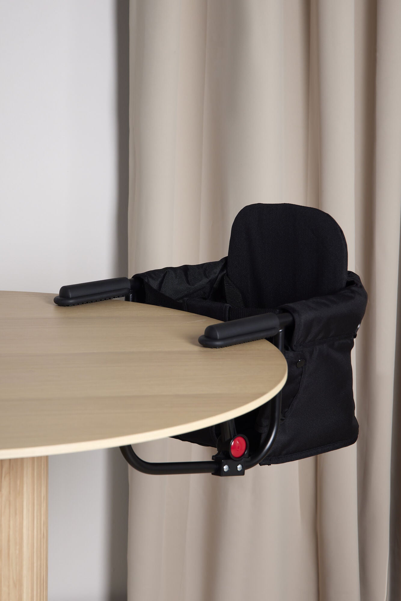 Beemoo CARE Sit Tischsitz, Black Beemoo CARE Sit Tischsitz, Black von Beemoo