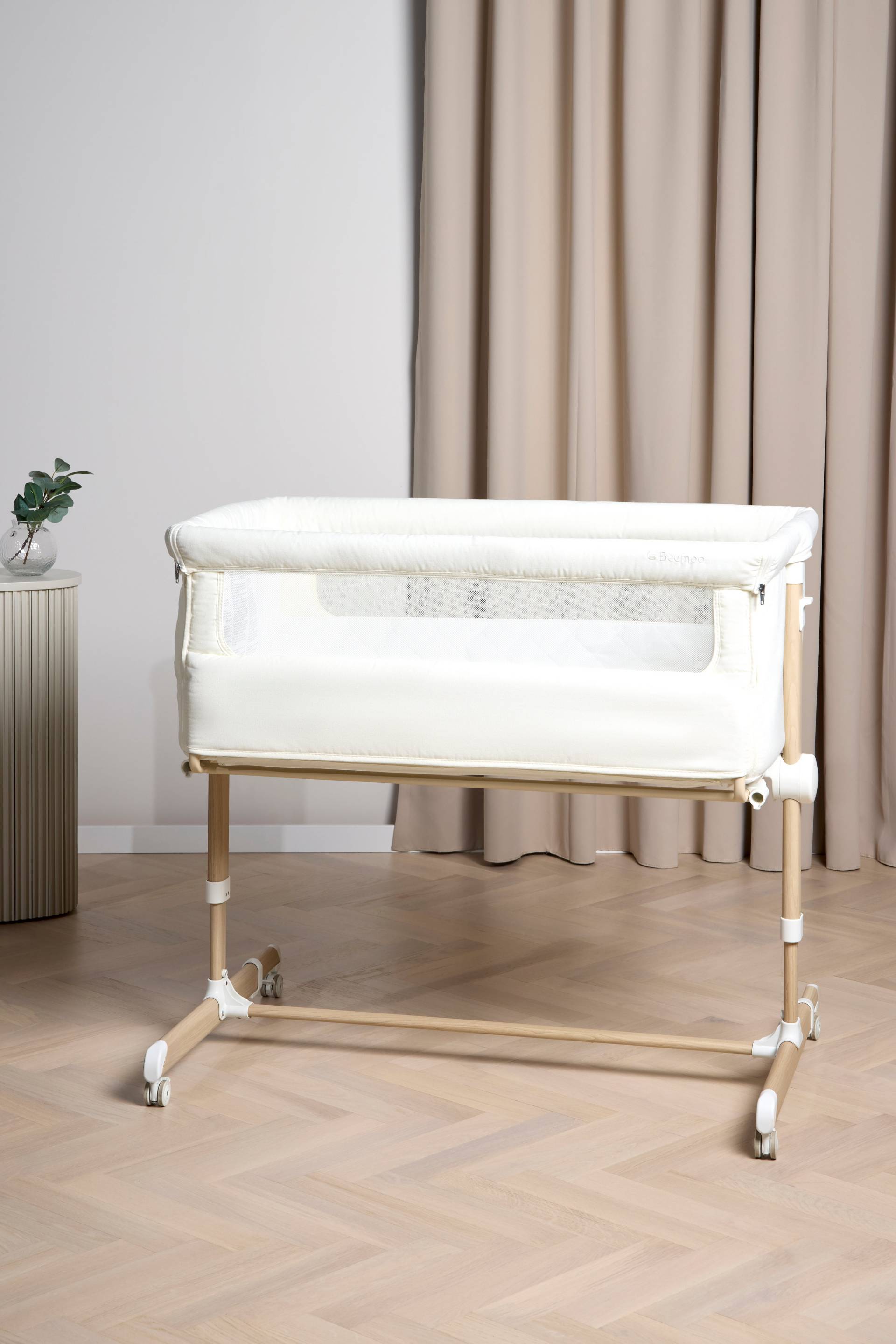 Beemoo CARE Calm Beistellbett, Nature/White von Beemoo