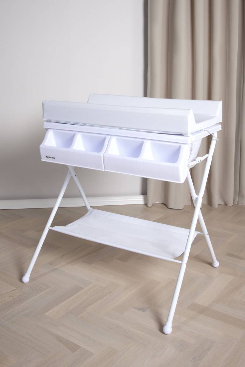 Beemoo CARE Einklappbarer Wickeltisch mit Babybadewanne, Weiß von Beemoo