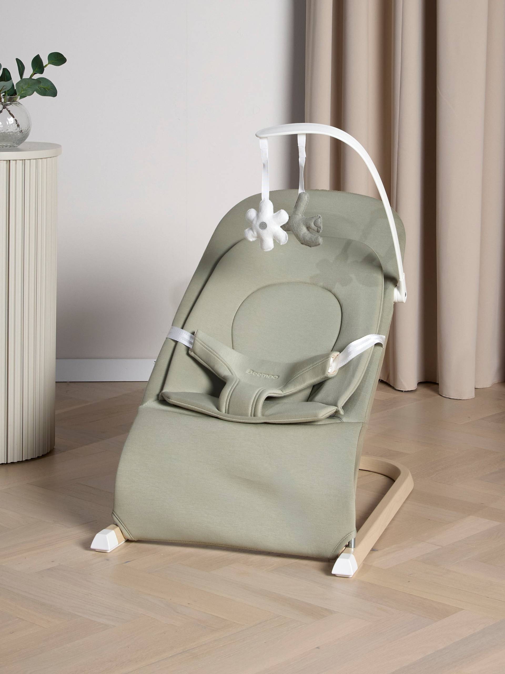 Beemoo PLAY Swift Babywippe, Sage/Light Wood Beemoo PLAY Swift Babywippe, Sage/Light Wood von Beemoo