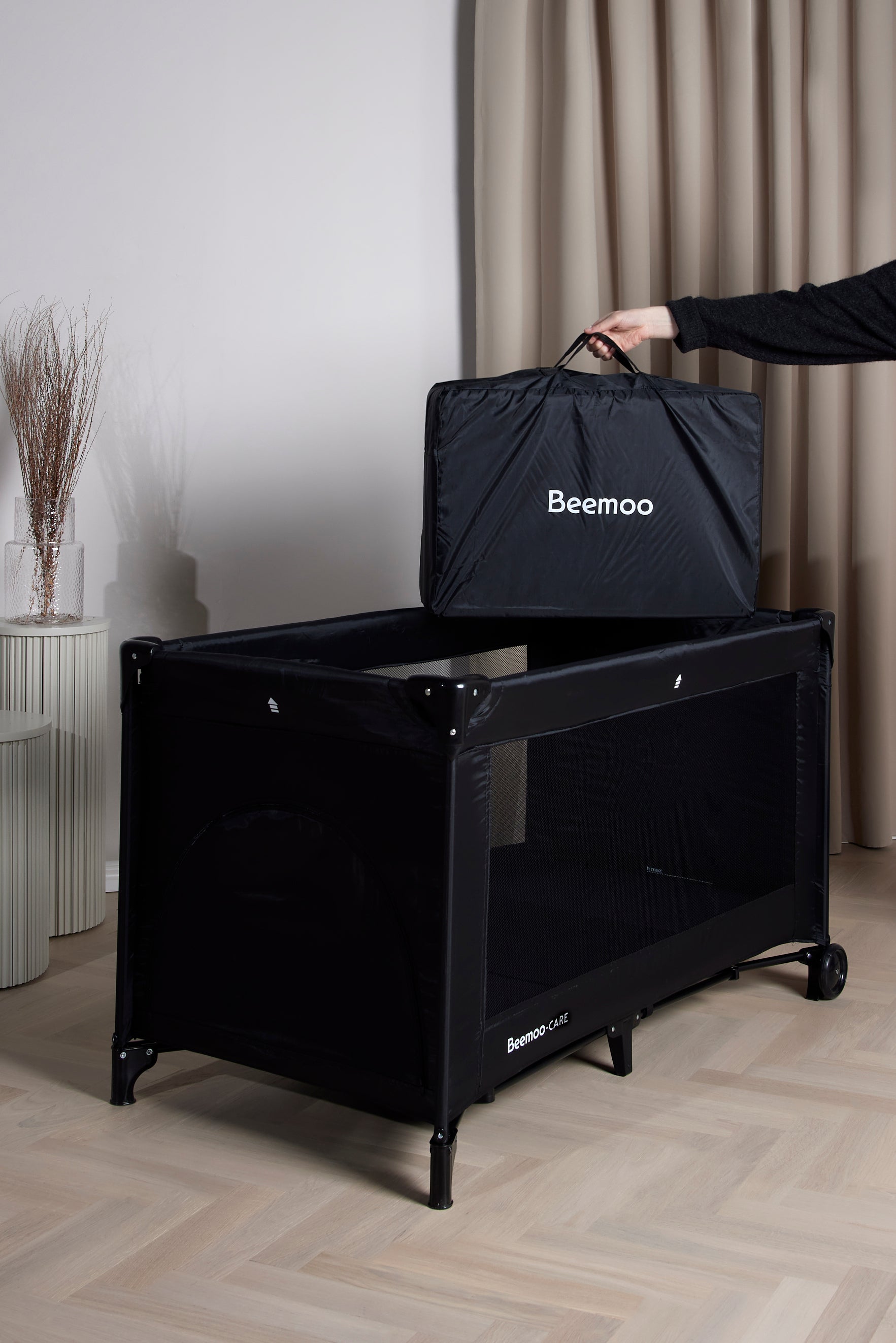 Beemoo Reisebett Lux Schwarz inklusive Matratze von Beemoo