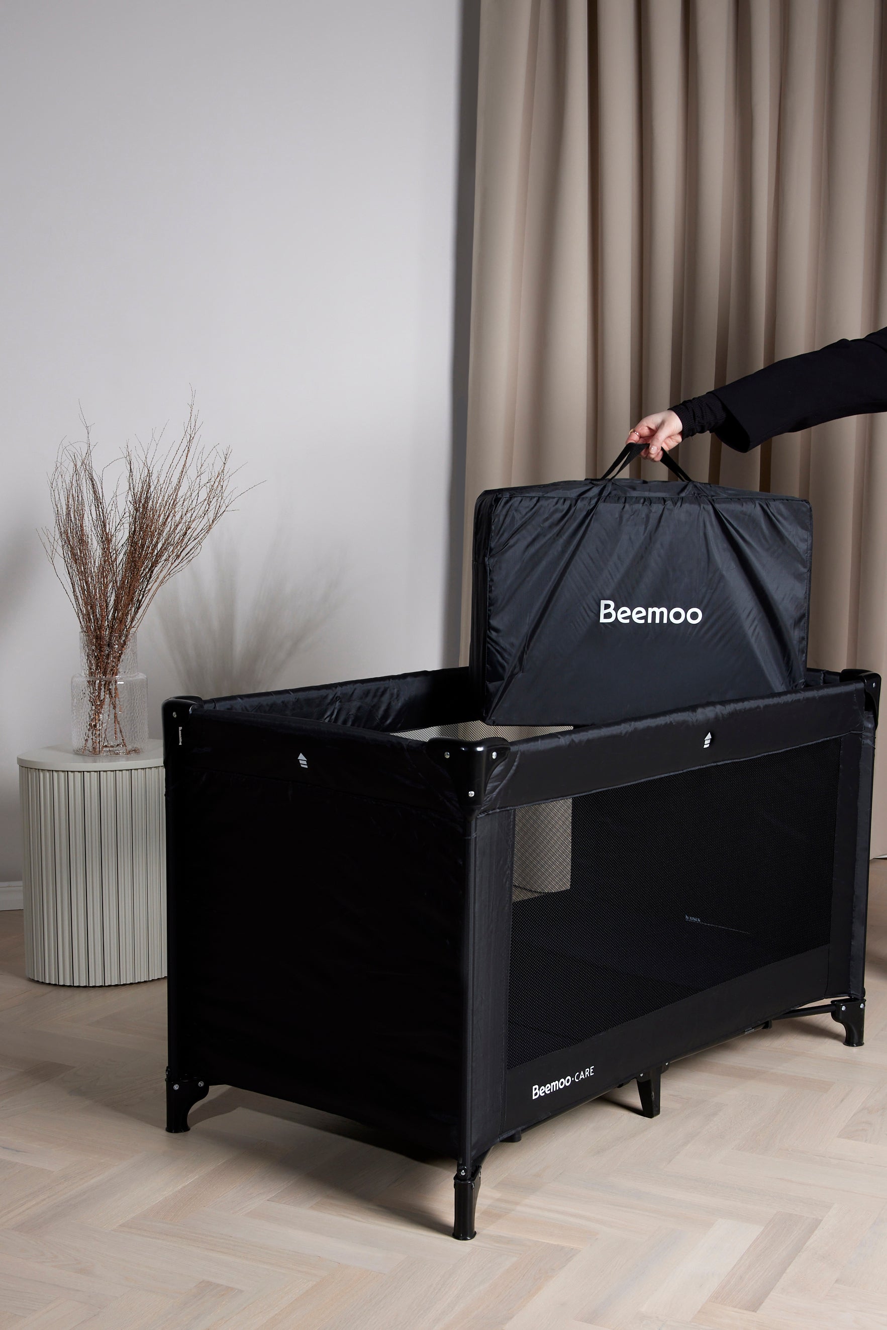 Beemoo Reisebett inkl. Matratze, Black/Black von Beemoo