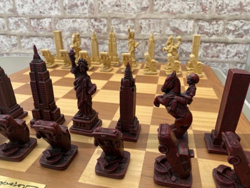 Berkeley Chess New York Set with 4.25 inch King - Cream and Red von Berkeley Chess