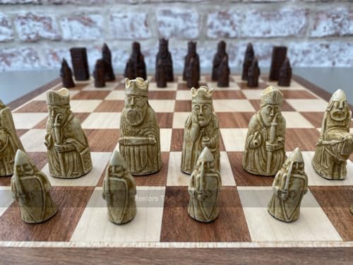 Mini Isle of Lewis Chess Set by Berkeley Chess with 2 inch King in Cream and Brown Mini Isle of Lewis Chess Set by Berkeley Chess with 2 inch King in Cream and Brown von Berkeley Chess