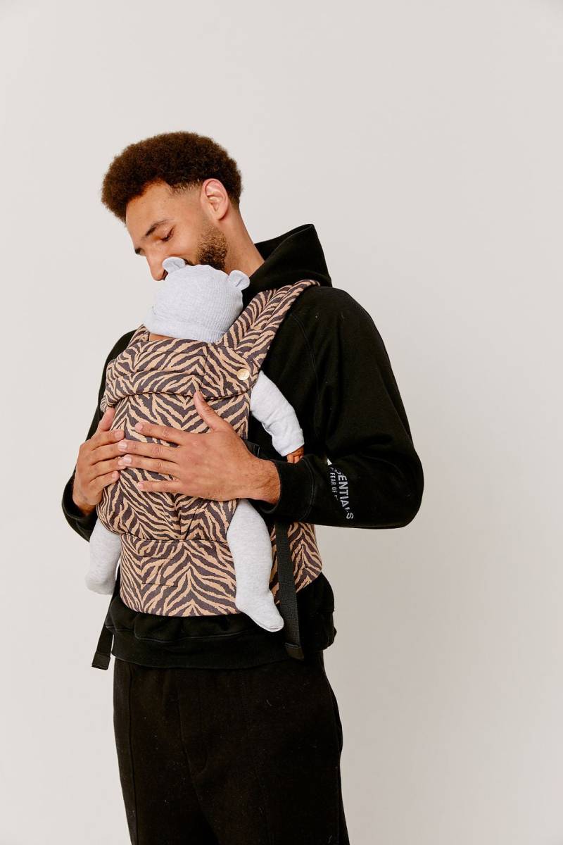 Bizzi Growin Nomad Air Babytrage, Zebrano von Bizzi Growin
