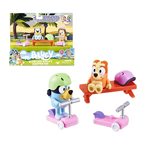 Bluey - Fahrzeuge Scooter, mit 2 Figuren der Protagonisten der Serie, Bingo die Schwester von Blue, und Zubehör 2 Roller Roller mit Rädern und 2 Helme, +3 Jahre alt, Famosa (BLY12100) von BlueY