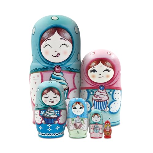 Set mit 6 bunten russischen Puppen mit Halstuch, Cupcake-Motiv, aus Holz, stapelbar, für Kinder, Weihnachtsdekoration, Geburtstag, Haus, Geschenk Set mit 6 bunten russischen Puppen mit Halstuch, Cupcake-Motiv, aus Holz, stapelbar, für Kinder, Weihnachtsdekoration, Geburtstag, Haus, Geschenk von Boerni