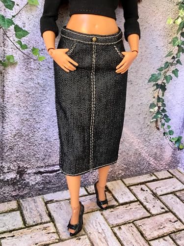 BQ‑Alvi – Dünner Jeans-Midirock für Curvy-Puppen 28 cm Black BQ‑Alvi – Dünner Jeans-Midirock für Curvy-Puppen 28 cm Black von Bouutique