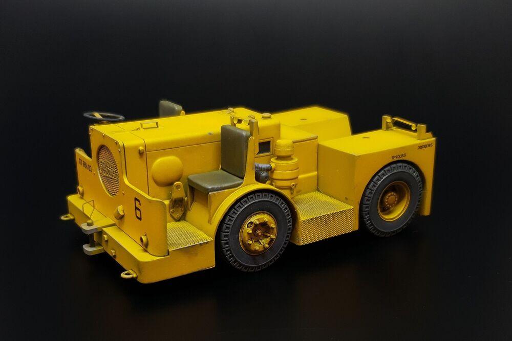 UK Flight Deck Tractor Tugmaster von Brengun