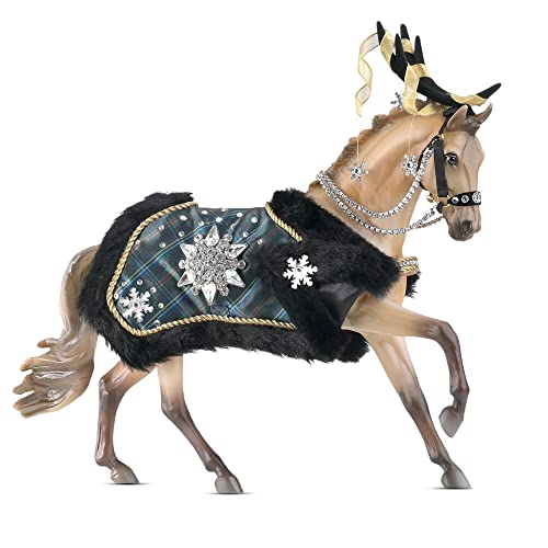 Breyer Horses 2023 Holiday Collection | Traditional Series Holiday Horse - Highlander | Modell #700126 von Breyer
