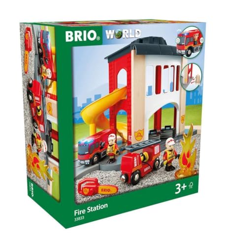 BRIO World 33833 Große Feuerwehr Station - Feuerwache mit Feuerwehr-Einsatzfahrzeug und Feuerwehrmann - Kleinkindspielzeug empfohlen ab 3 Jahren von BRIO