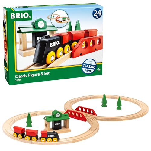 BRIO 33028 - Bahn Acht Set Classic Line - Zwei Schienenkreise mit Frachtzug, Holzbahnhof und Holzbrücke - Geeignet für Kinder ab 2 Jahren von BRIO